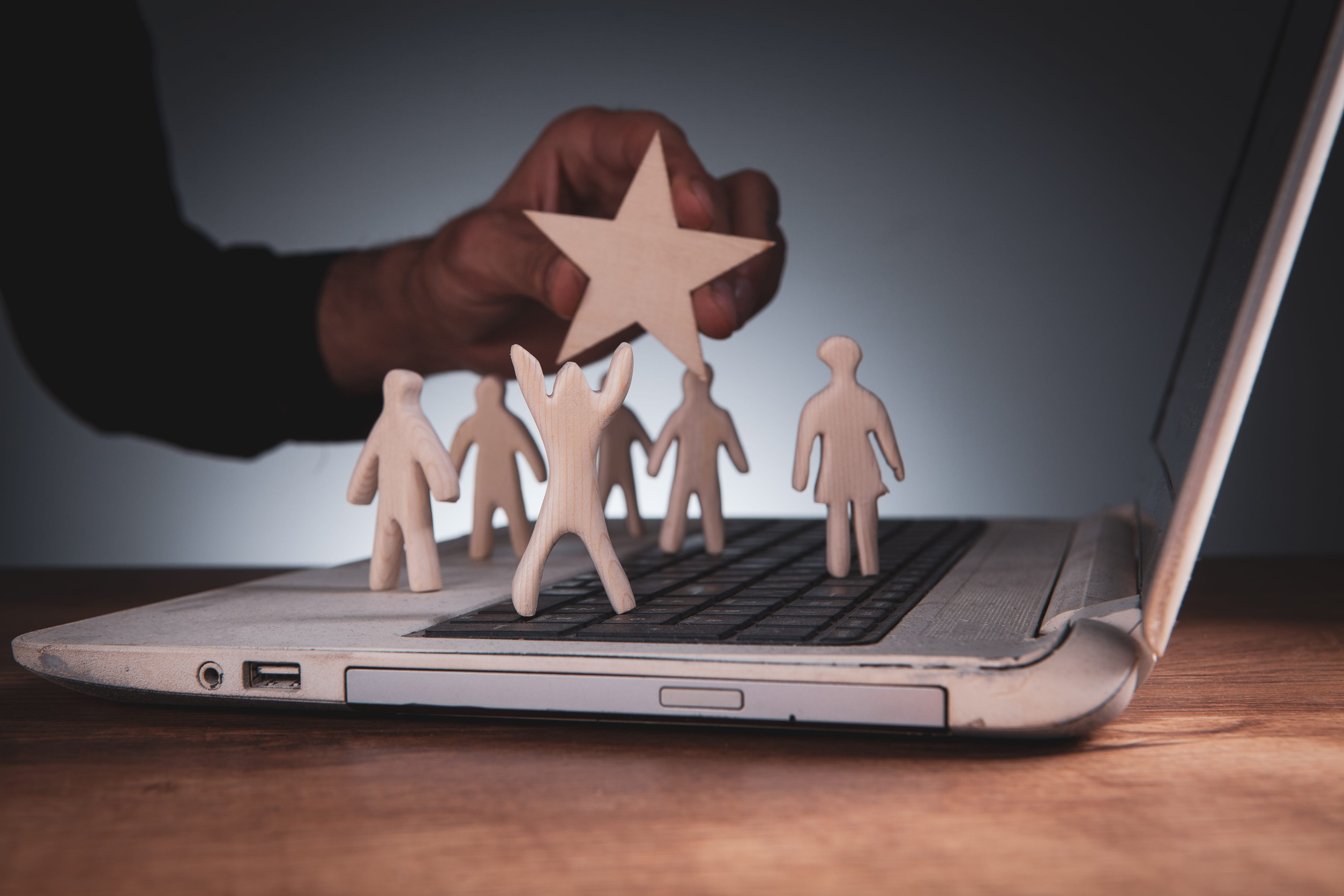 How a Strong Online Reputation Can Help You Win More Customers